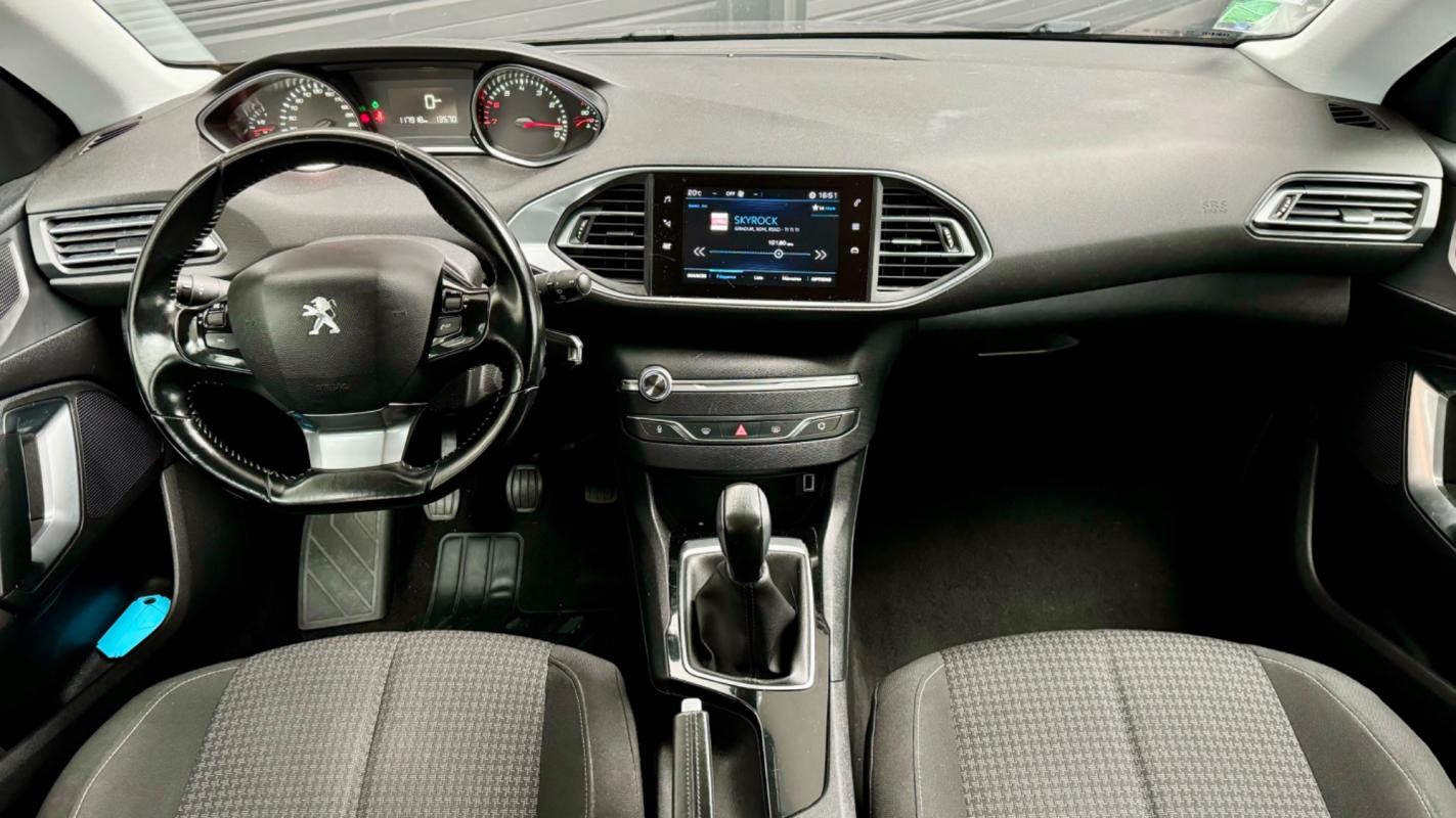 Peugeot 308 - SW 1.2 110 ACCESS + ATTELAGE / ENTRETIEN COMPLET PEUGEOT