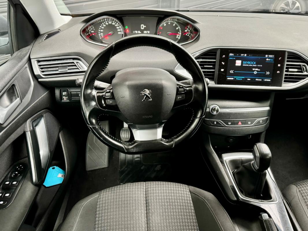 Peugeot 308 - SW 1.2 110 ACCESS + ATTELAGE / ENTRETIEN COMPLET PEUGEOT