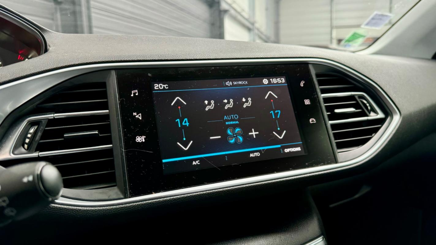 Peugeot 308 - SW 1.2 110 ACCESS + ATTELAGE / ENTRETIEN COMPLET PEUGEOT