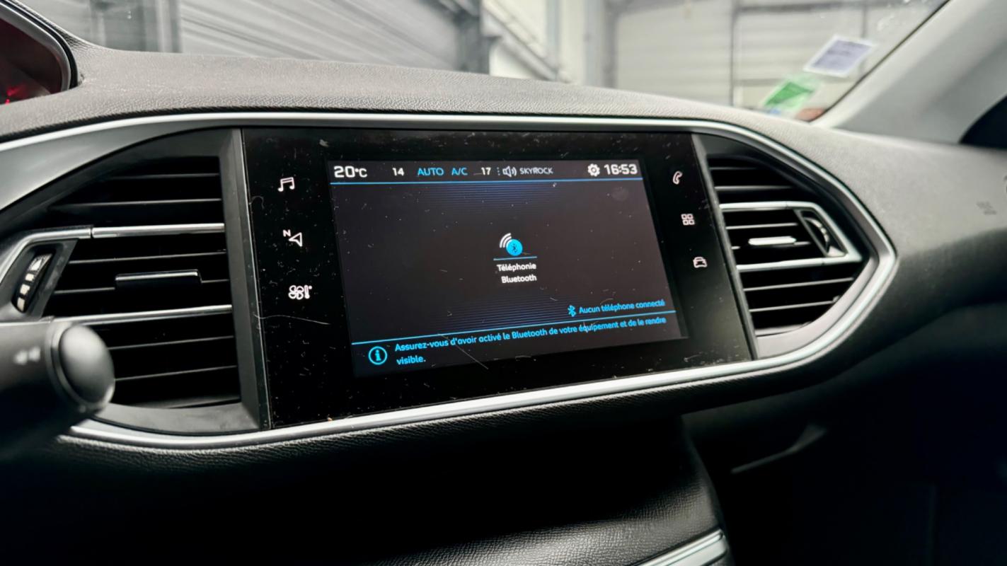 Peugeot 308 - SW 1.2 110 ACCESS + ATTELAGE / ENTRETIEN COMPLET PEUGEOT