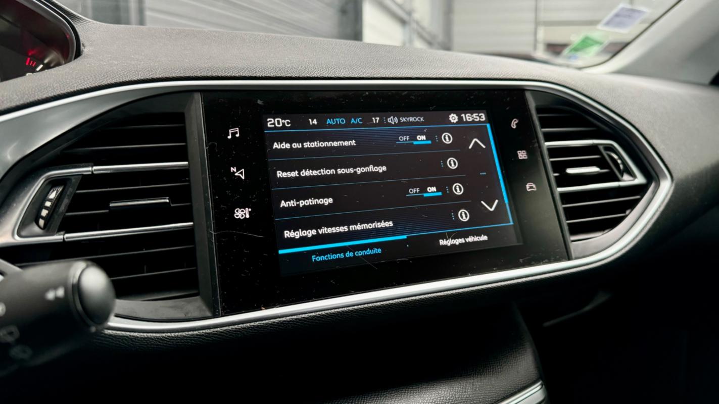 Peugeot 308 - SW 1.2 110 ACCESS + ATTELAGE / ENTRETIEN COMPLET PEUGEOT