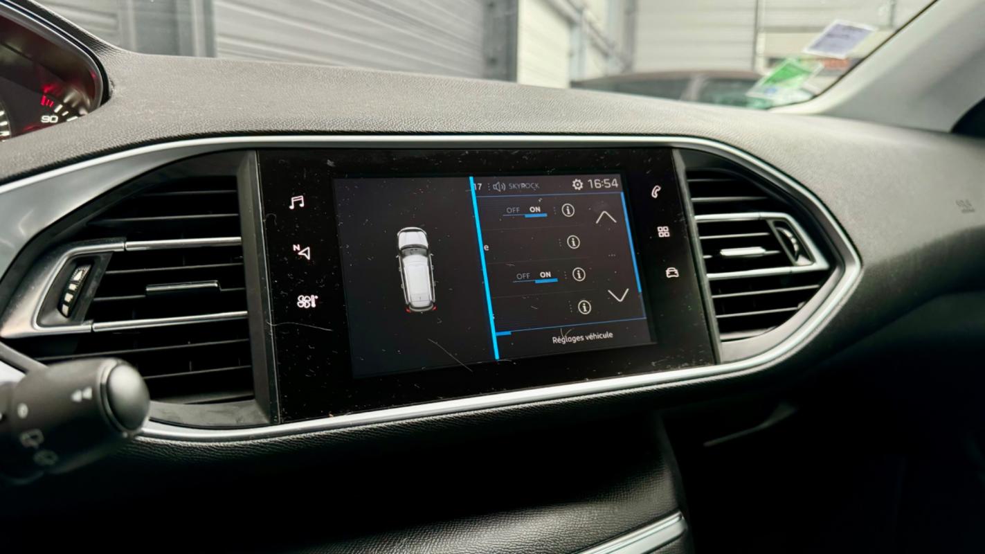 Peugeot 308 - SW 1.2 110 ACCESS + ATTELAGE / ENTRETIEN COMPLET PEUGEOT