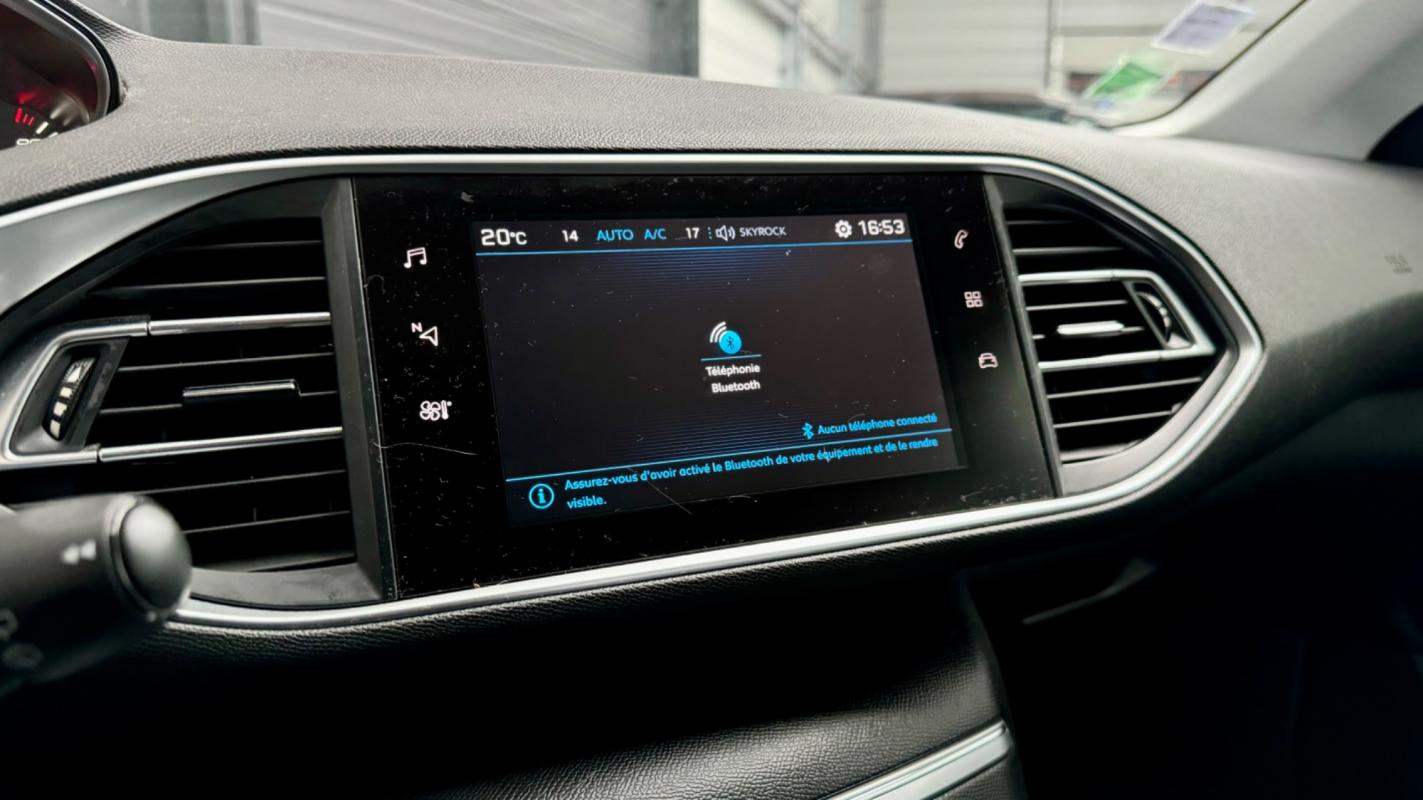 Peugeot 308 - SW 1.2 110 ACCESS + ATTELAGE / ENTRETIEN COMPLET PEUGEOT