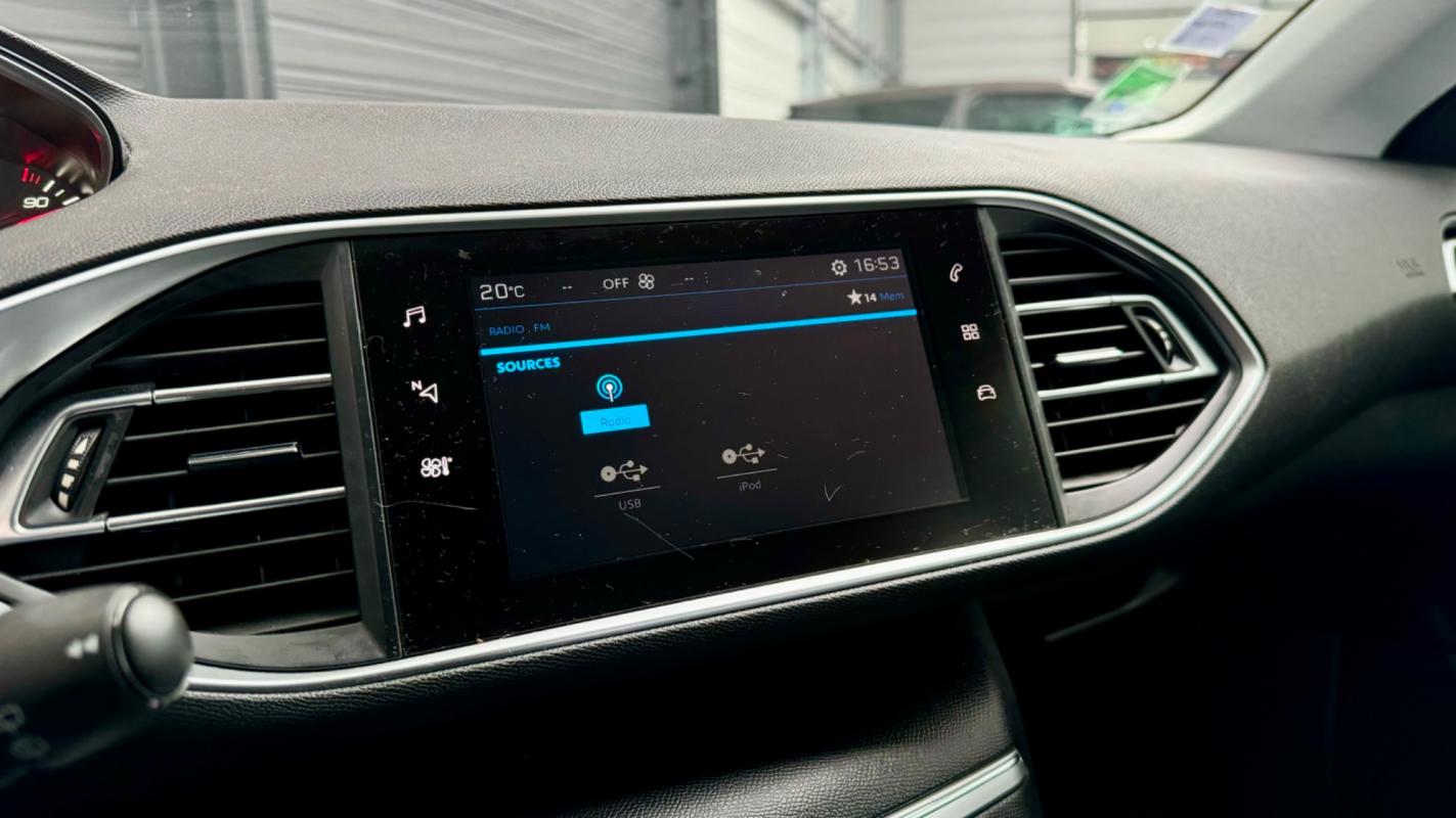 Peugeot 308 - SW 1.2 110 ACCESS + ATTELAGE / ENTRETIEN COMPLET PEUGEOT