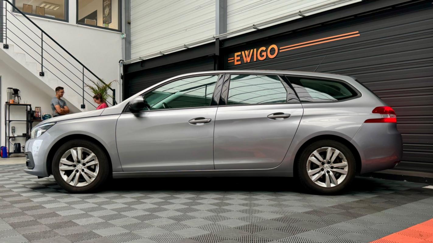 Peugeot 308 - SW 1.2 110 ACCESS + ATTELAGE / ENTRETIEN COMPLET PEUGEOT