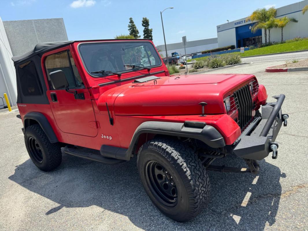 Jeep Wrangler - 4.0L 6 CYLINDRES rouge